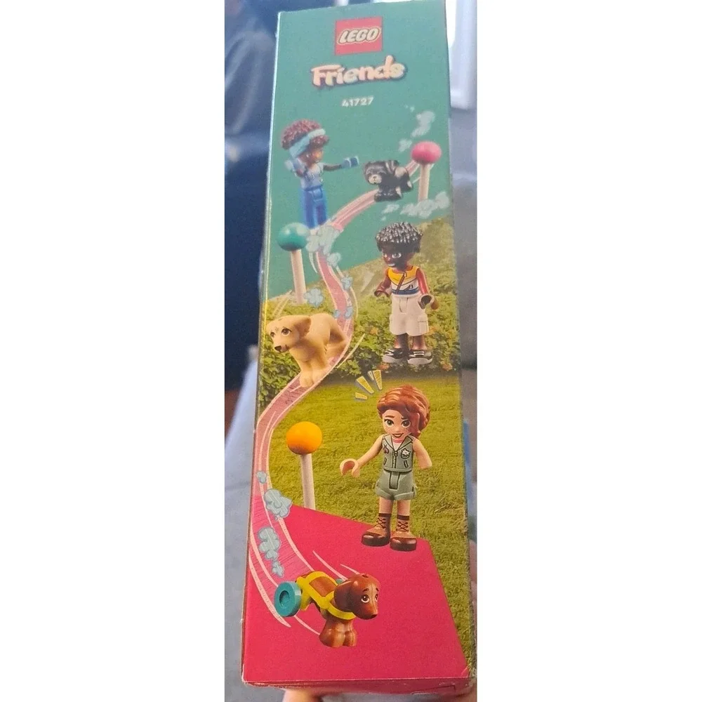 LEGO FRIENDS Dog Rescue Center (41727) 617 PCS Damaged but sealed box complete